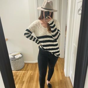 Audrey 3+1 🤍 cream & black striped sweater knit
